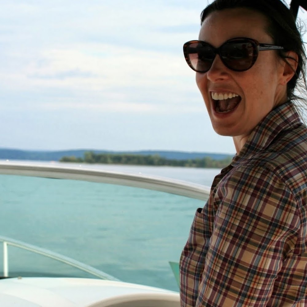 Meet your Posher, Lara